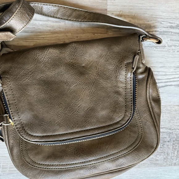 Elegant Brown Leather Crossbody Bag - Picture 3 of 6
